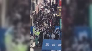 China: Guangzhou residents protest against lockdown