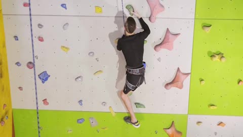 Man with prosthetic leg does wall climbing | Motivational Video | Never Give Up 🙌🙌