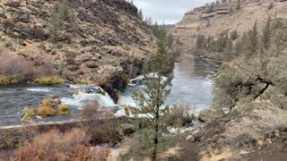 Central Oregon – Steelhead Falls – Overlook of Falls & River – 4K