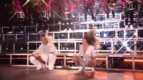 Beyoncé & Solange dancing in Homecoming 🐝💛💖_Cut