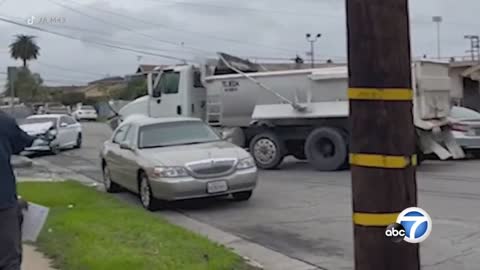 Dump Truck Rampage In South L.A. - Man Going Through Divorce Wrecks His Wife's Home