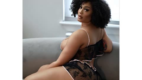 Kristiana King |Biography |Ghanaian-American Curvy Plus-sized Model |Ambassador | Instagram Star