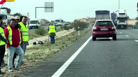 Protesting Spanish farmers block highways