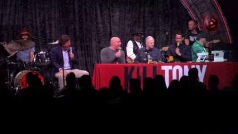 @JoeRogan took @TuckerCarlson to his comedy club and had him brought on stage LIVE 😂