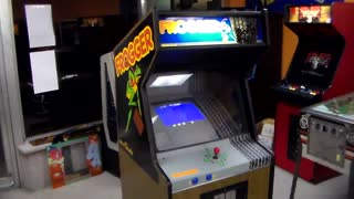 Sega's Classic FROGGER Arcade Game Cabinet from 1980! Still Working after ALL THESE YEARS