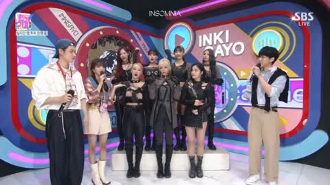 sua trying to hold jeong eui MC hand