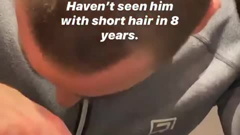 Marc Fitt se rase les cheveux 2