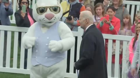 “Sh*tshow!” – A Confused Joe Biden Wanders Over to Dancing Easter Bunny at White House Easter Egg Roll
