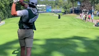 Tommy Fleetwood's being a G #golf #caddie #tommy #fleetwood #par3
