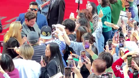 Zac Efron turns heads at Toronto film premiere