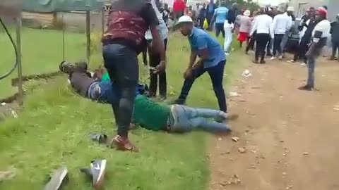 Video 3 Men beaten for robbing a phone in SA