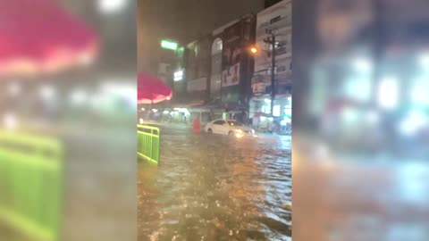 Torrential rains flood Bangkok street market