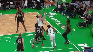 NBA - Jaylen Brown drives downhill for the acrobatic finish 💪