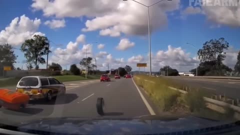 Hilarious Dash cam Falls Off