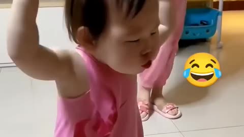 Baby funny dance 😂