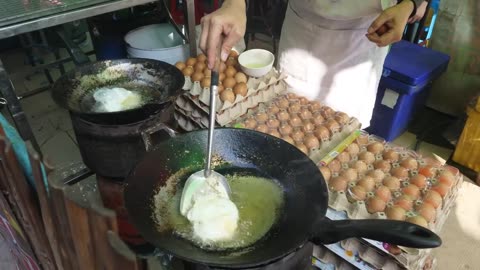 Amazing skills! Master of pork and egg fried rice - Thai street food.