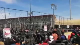 TODAY EL PASO BORDER PATROL TRYING TO BLOCK WAVE OF IMMIGRANTS