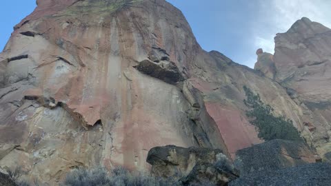 Mighty Canyon Walls – Smith Rock State Park – Central Oregon – 4K