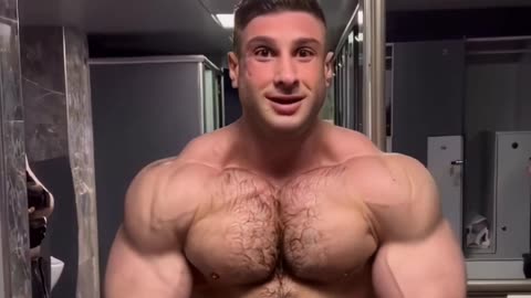 Turkish Bodybuilder Posing