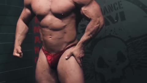 Max Johnson Bodybuilder flexing muscle
