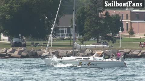 Eyem Electric Sail Boat Light Cruise Down From Lake Huron