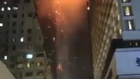 🚨 Massive fire hits Hong Kong high-rise construction site - large pieces of debris spotted falling down
