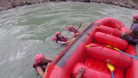 River rafting in risikesh