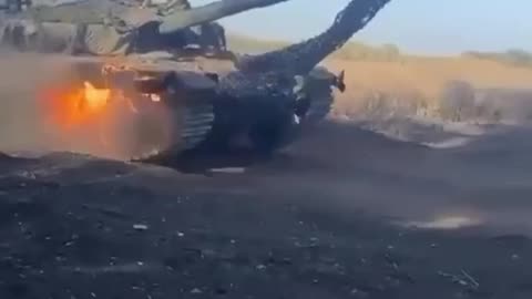 An unbroken T-90M after the arrival of an FPV drone.