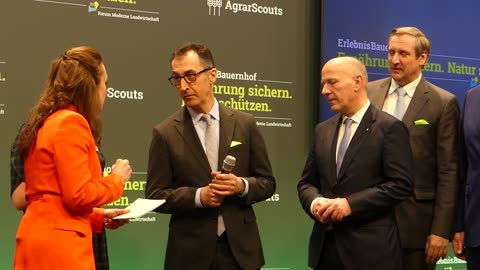 Grüne Woche 2024 Minister Cem Özdemir Eröffnung ErlebnisBauernhof