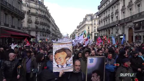 France: Clashes erupt in Paris as protests against Macron's pension reform continue - 13.04.2023
