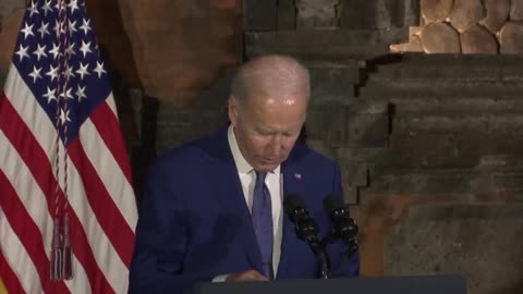 Bumbling Biden Forgets How To Read Notes During Speech