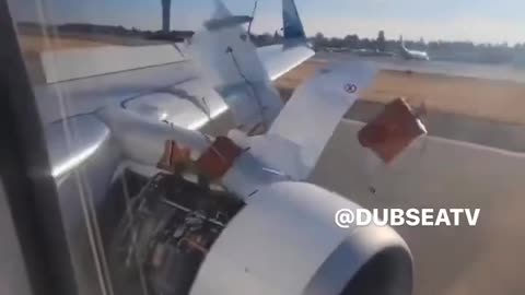 Plane loses engine cowling...