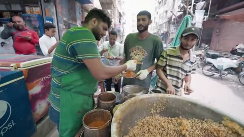 Old Karachi Street Food since 1958 | Pakistan Chowk | Naseem Kachori, Iqbal Cholay, Super Bun Kabab