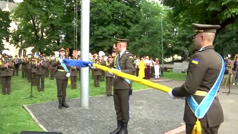 Ukrainians remember fallen soldiers on Statehood day