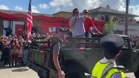 Deranged Lib Throws Beer at Ted Cruz