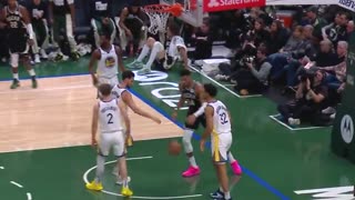 NBA - Giannis full steam ahead and gets the bucket to go 👏 Warriors-Bucks