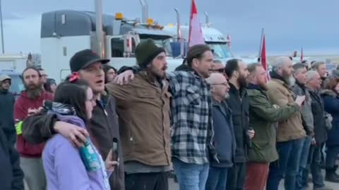 ⚡⚡Video shows Canadian police greets & hugs truckers who have blocked the US-Canada border
