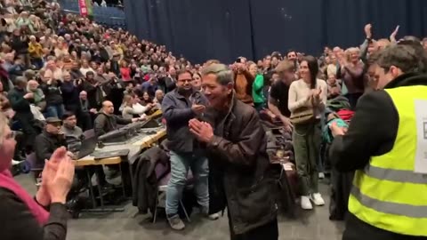 Dr. Sucharit Bhakdi receives a standing ovation and a hero's welcome in his hometown in Germany