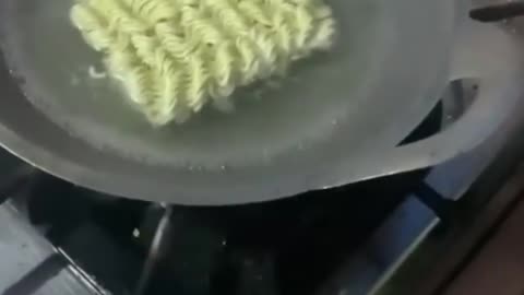 Cook Egg Mixed Noodles