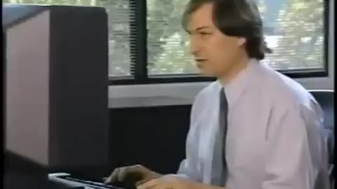 Steve Jobs Makes Fun of DOS in 1992