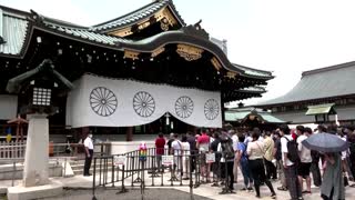 Japanese visit controversial shrine on WW2 anniversary