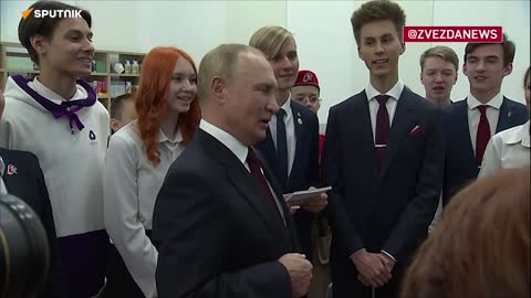 President Putin sang the national anthem of Russia with schoolchildren (without sniffing them)