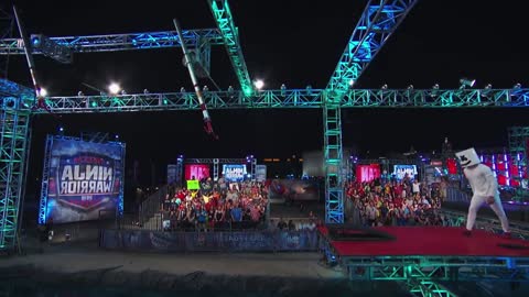 Marshmello Runs Stage 1 at the Las Vegas National Finals - American Ninja Warrior 2018 (Exclusive)