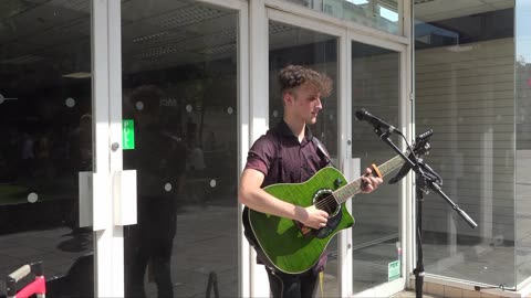 Don't Look Back in Anger . Aron James Busking the Ocean City Plymouth 12th August 2020