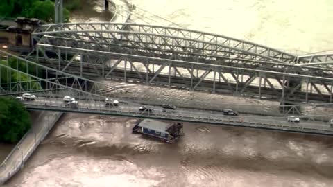 Extreme rain floods Australian towns, strands residents