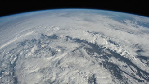 Planeta Tierra cubierto de nubes [5K]