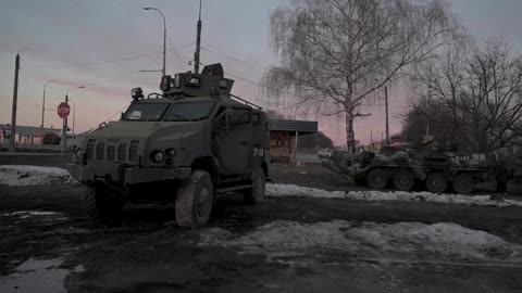 Russia advances on Kyiv, Zelenskiy pleads for help