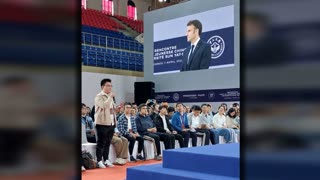 Macron meets with university students in China