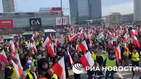 A huge farmers' & pro farmers' demonstration in Warsaw, Poland