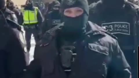 A Freedom Protestor Tells the Tyrannical Ottawa Police the Truth